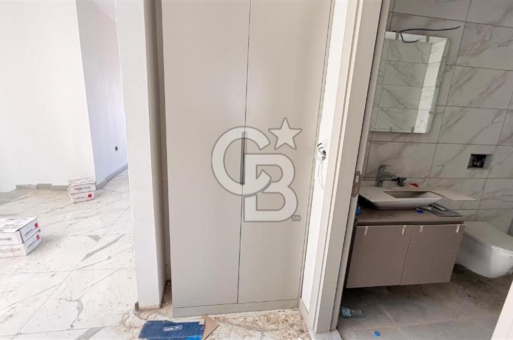 Kuşadasında 1000 m2 Arsa İçnde Deniz Manzaralı,Havuzlu Malikane