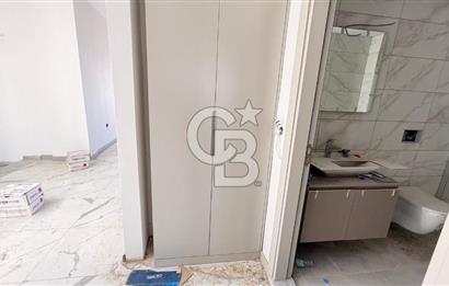 Kuşadasında 1000 m2 Arsa İçnde Deniz Manzaralı,Havuzlu Malikane