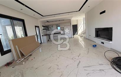 Kuşadasında 1000 m2 Arsa İçnde Deniz Manzaralı,Havuzlu Malikane