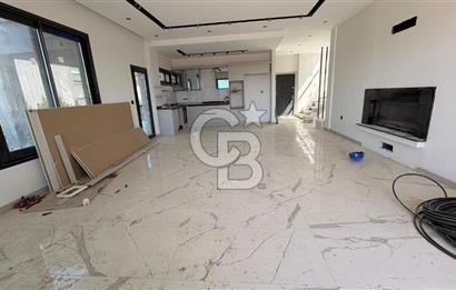 Kuşadasında 1000 m2 Arsa İçnde Deniz Manzaralı,Havuzlu Malikane