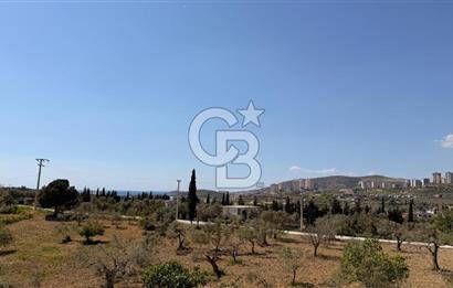 Kuşadasında 1000 m2 Arsa İçnde Deniz Manzaralı,Havuzlu Malikane