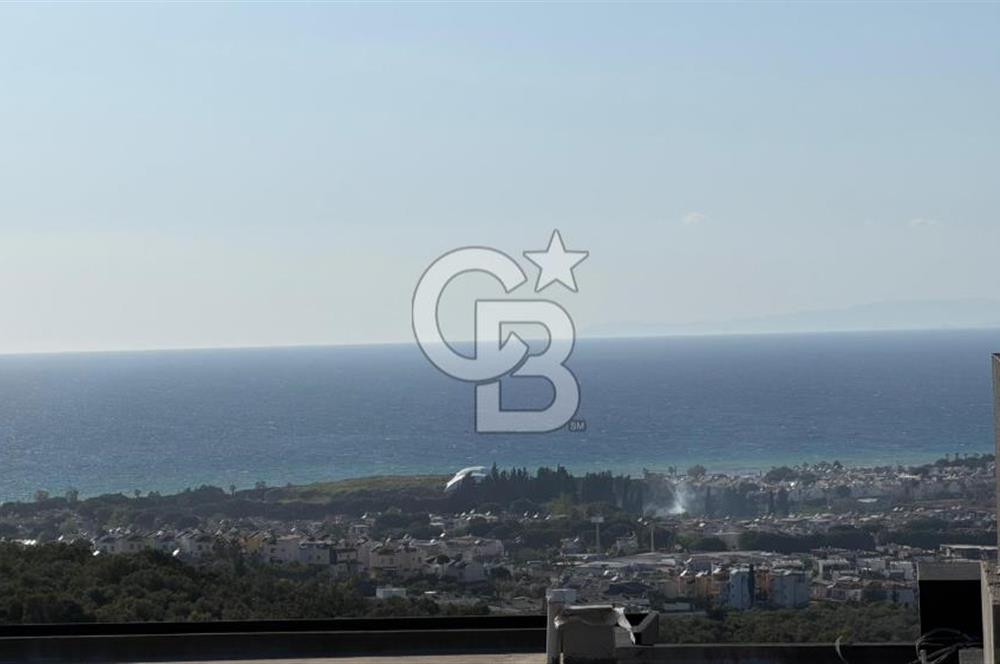 Kuşadası'nda Deniz Manzaralı Özel Havuzlu Tripleks