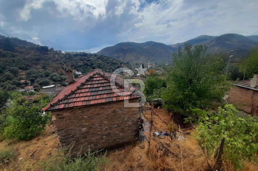 Bayındır Ergenli Köyü İçinde Satılık Avlulu Bahçeli Kagir Ev