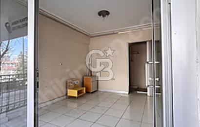 Dikmen Sokulluda depolu kiralık dükkan