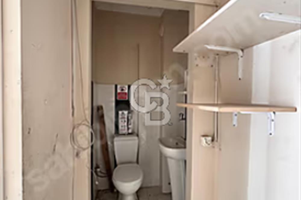 Dikmen Sokulluda depolu kiralık dükkan