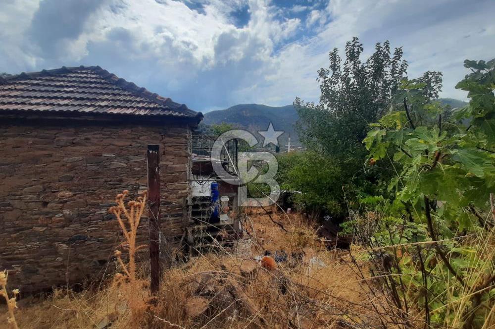 Bayındır Ergenli Köyü İçinde Satılık Avlulu Bahçeli Kagir Ev