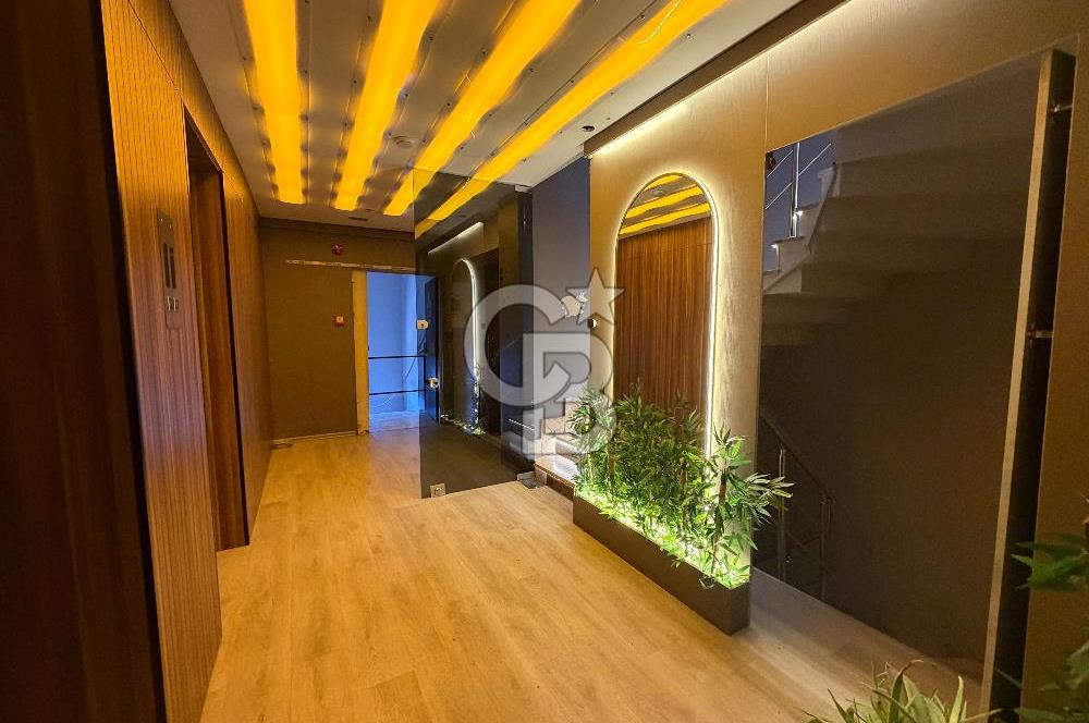 HALIC MANZARALI VE TERASLI! PLAZADA SATILIK PRESTIJLI OFIS