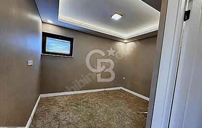 KÖŞE KONUMDA HAVUZLU GENİŞ BAHÇELİ FULL EŞYALI KİRALIK VİLLA