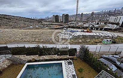 KÖŞE KONUMDA HAVUZLU GENİŞ BAHÇELİ FULL EŞYALI KİRALIK VİLLA