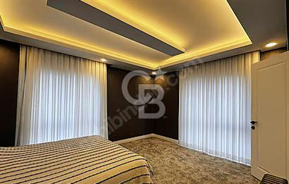 KÖŞE KONUMDA HAVUZLU GENİŞ BAHÇELİ FULL EŞYALI KİRALIK VİLLA
