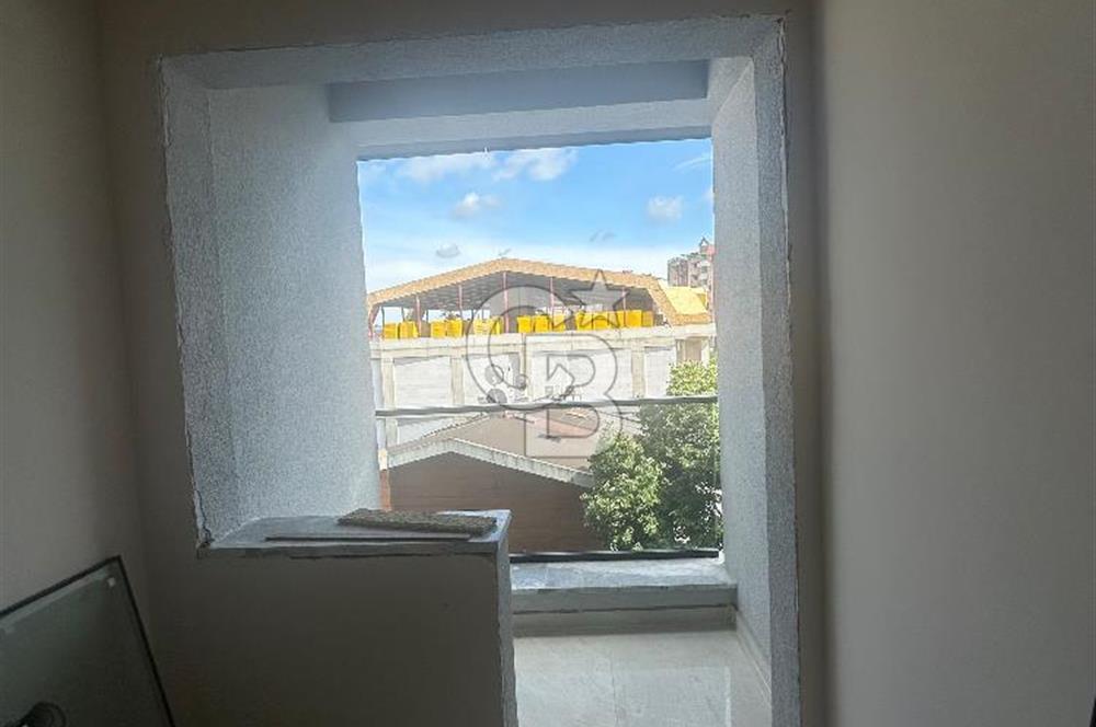 Barbaros Mahallesinde Satılık 2+1 Ferah Güney Cephe Net 80 m2