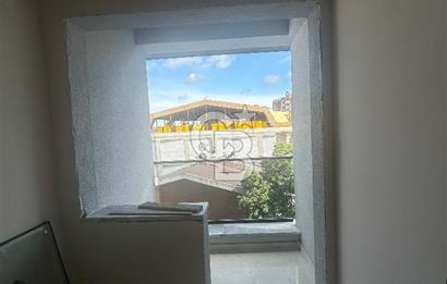 Barbaros Mahallesinde Satılık 2+1 Ferah Güney Cephe Net 80 m2