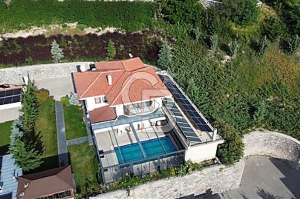 MEBUSKENT'DE GENİŞ BAHÇELİ HAVUZLU GÜNEŞ ENERJİLİ LÜKS VİLLA