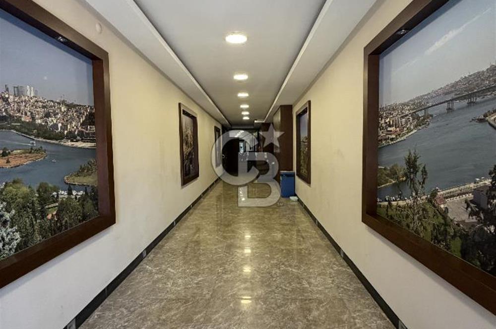 Haliç Manzaralı ve Teraslı! Plazada Dubleks Satılık Ofis