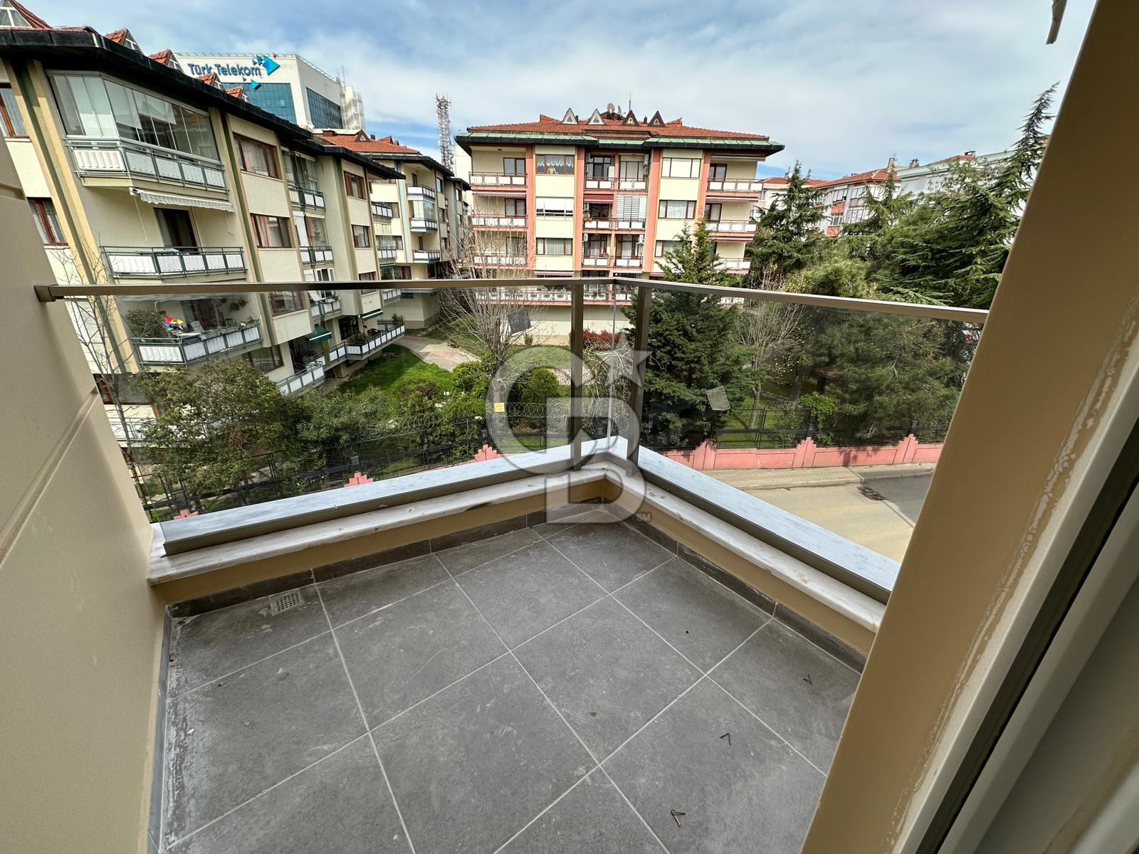 Acıbadem de Ferah Merkezi Açık Mutfak Kiralık 2+1 