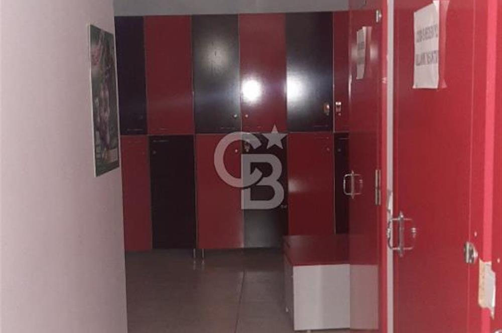 Dikmen Caddesinde Satılık Dükkan