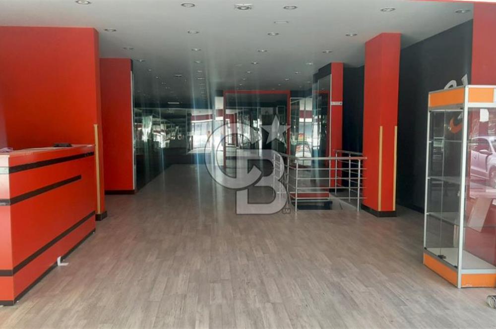 Dikmen Caddesinde Satılık Dükkan