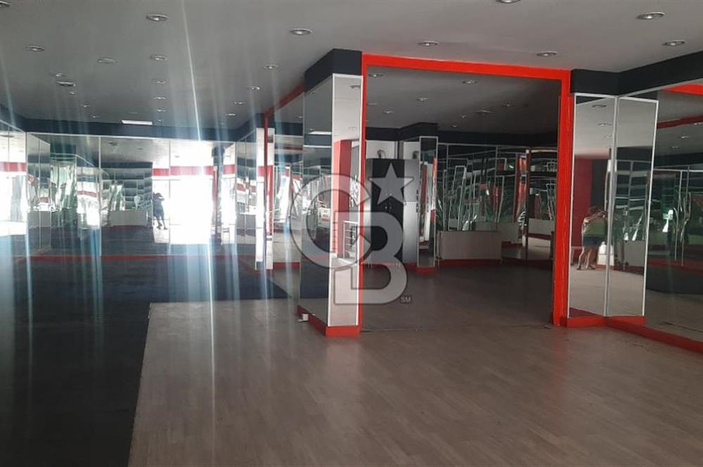 Dikmen Caddesinde Satılık Dükkan