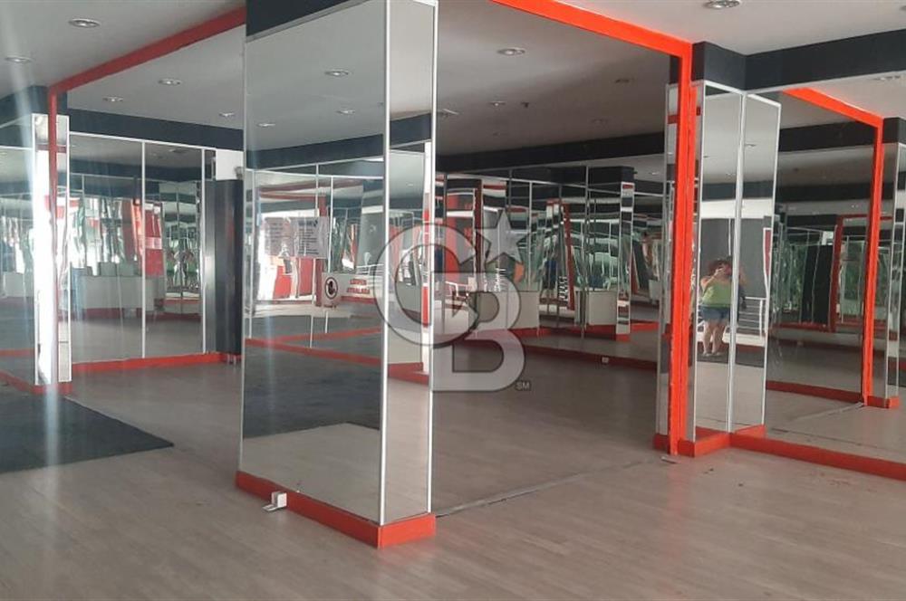 Dikmen Caddesinde Satılık Dükkan