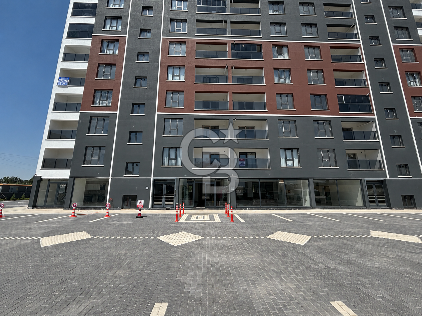 ESENBOĞA PROTOKOL YOLUNDA SIFIR GÜVENLİKLİ SİTEDE 1+1 KİRALIK!