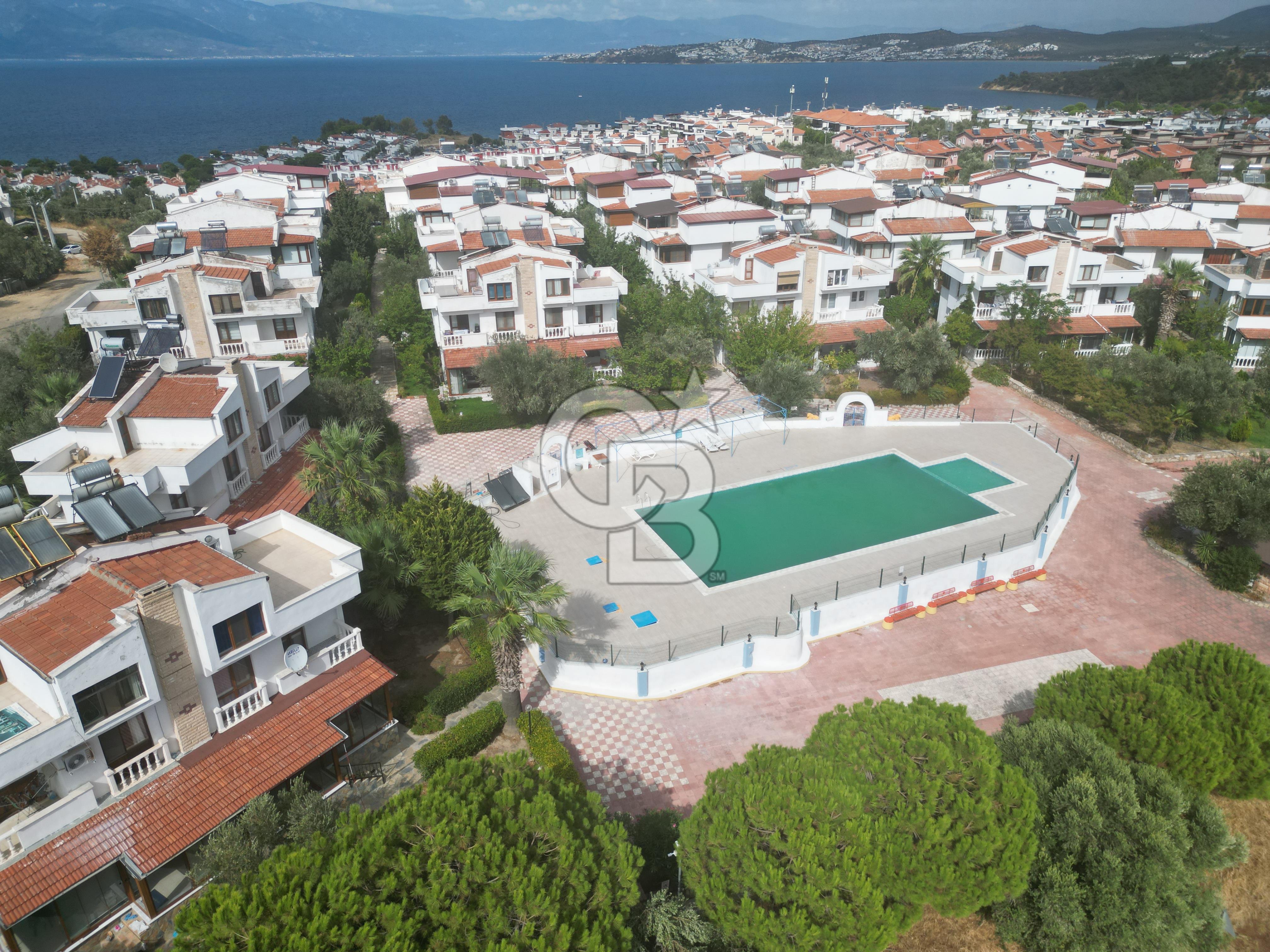Karaağaç 4+1 Bahçeli Havuzlu Villa