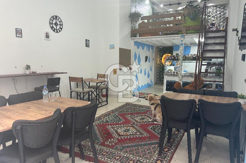 Yeldeğirmeni de Devren Kiralık Geniş Mutfaklı,Depolu,Kafe