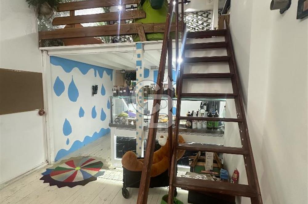 Yeldeğirmeni de Devren Kiralık Geniş Mutfaklı,Depolu,Kafe