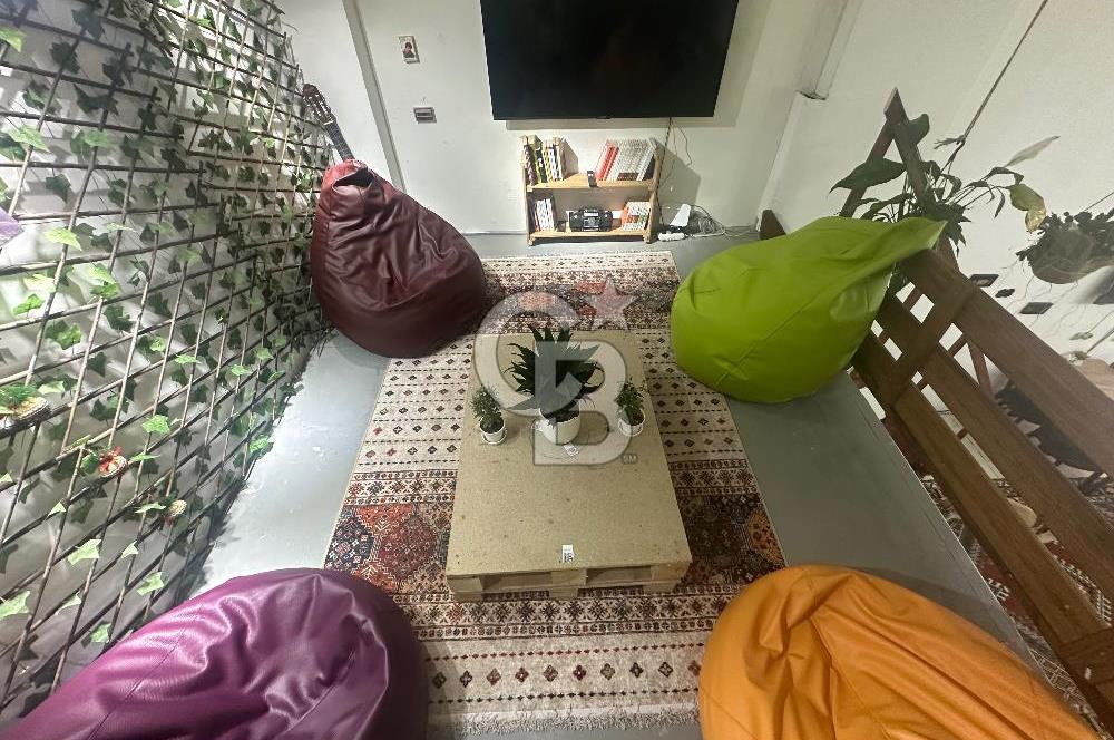 Yeldeğirmeni de Devren Kiralık Geniş Mutfaklı,Depolu,Kafe