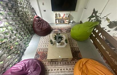 Yeldeğirmeni de Devren Kiralık Geniş Mutfaklı,Depolu,Kafe