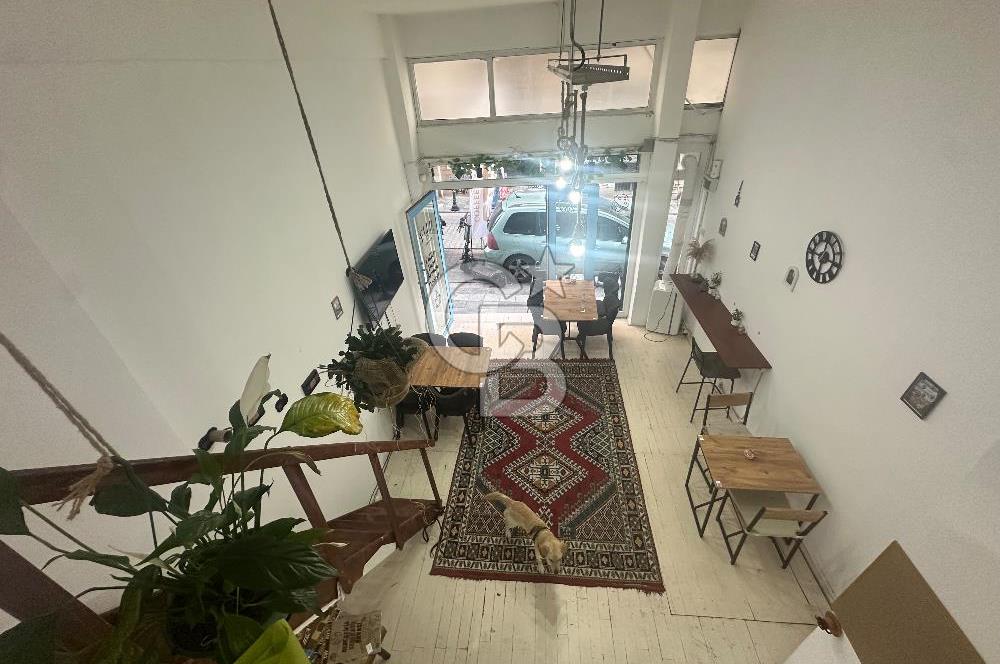 Yeldeğirmeni de Devren Kiralık Geniş Mutfaklı,Depolu,Kafe