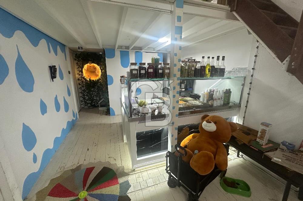 Yeldeğirmeni de Devren Kiralık Geniş Mutfaklı,Depolu,Kafe