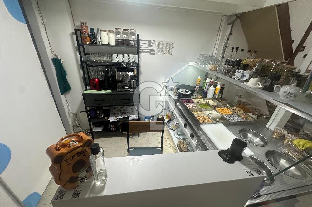 Yeldeğirmeni de Devren Kiralık Geniş Mutfaklı,Depolu,Kafe