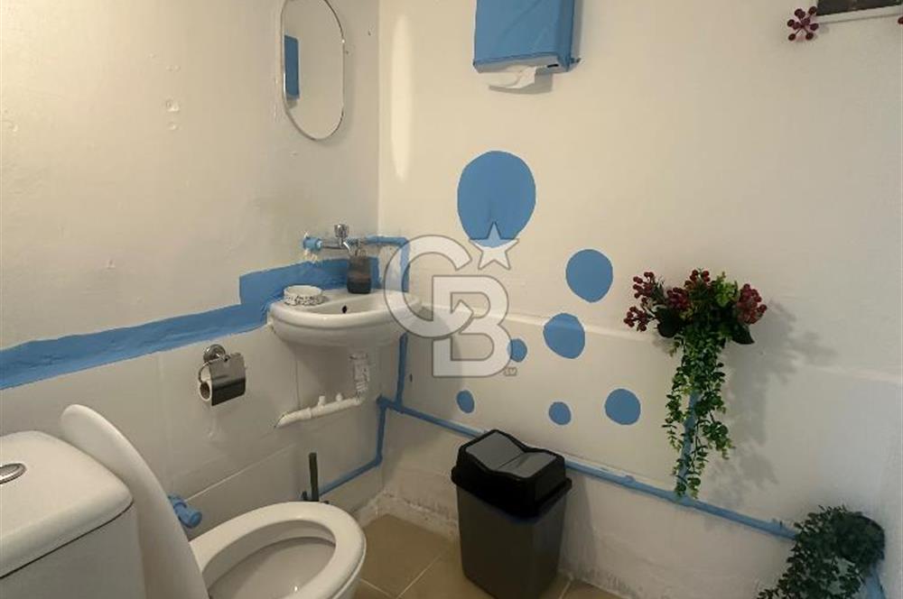 Yeldeğirmeni de Devren Kiralık Geniş Mutfaklı,Depolu,Kafe