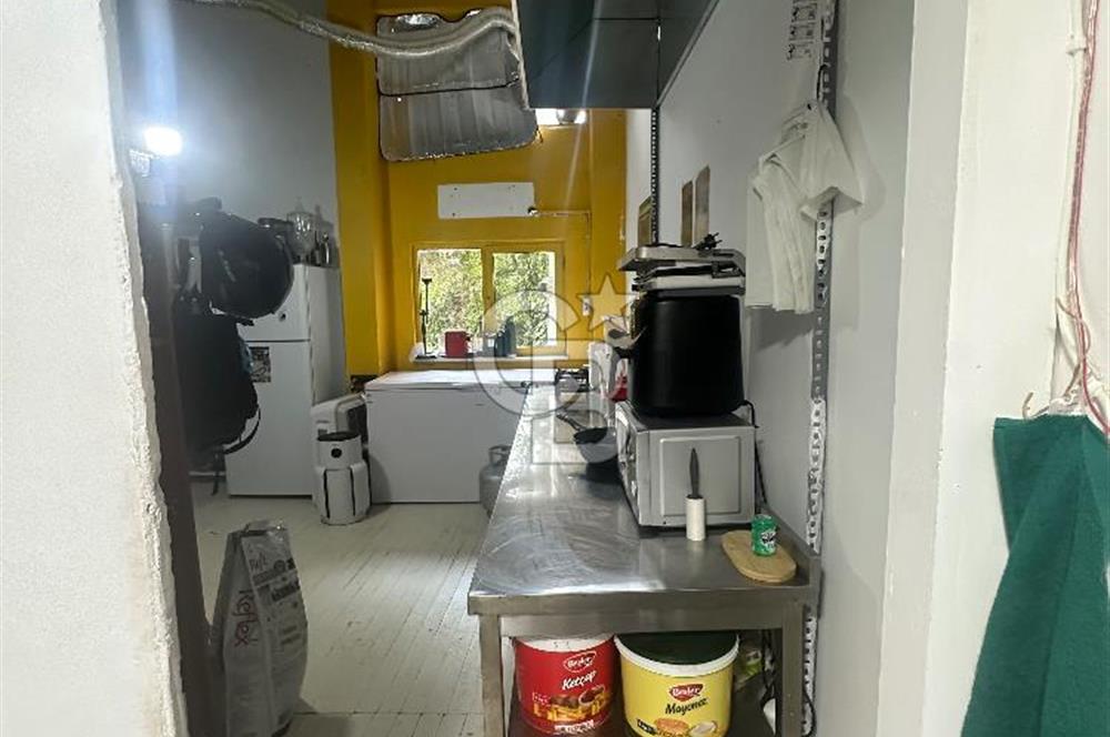 Yeldeğirmeni de Devren Kiralık Geniş Mutfaklı,Depolu,Kafe