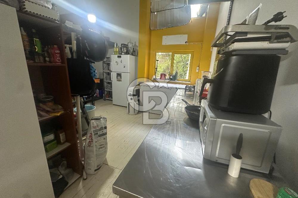 Yeldeğirmeni de Devren Kiralık Geniş Mutfaklı,Depolu,Kafe