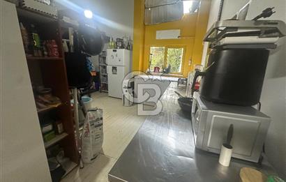 Yeldeğirmeni de Devren Kiralık Geniş Mutfaklı,Depolu,Kafe