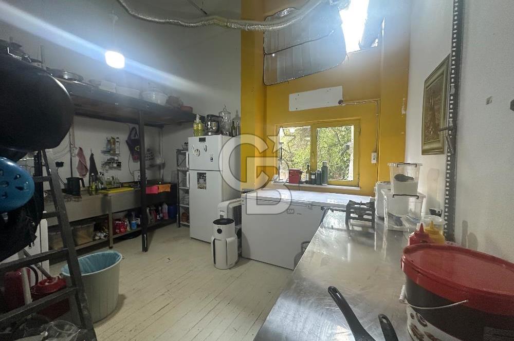 Yeldeğirmeni de Devren Kiralık Geniş Mutfaklı,Depolu,Kafe