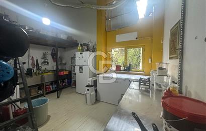 Yeldeğirmeni de Devren Kiralık Geniş Mutfaklı,Depolu,Kafe
