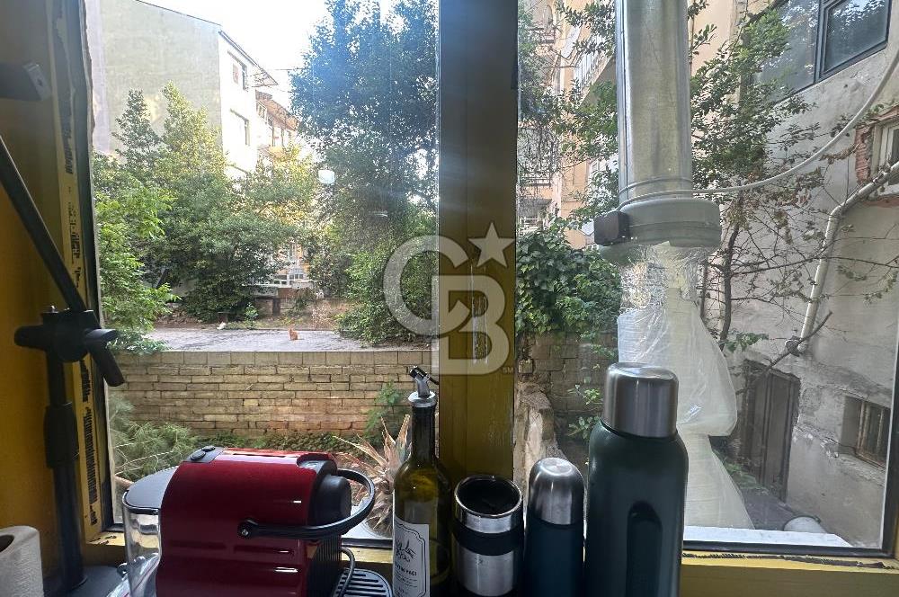 Yeldeğirmeni de Devren Kiralık Geniş Mutfaklı,Depolu,Kafe