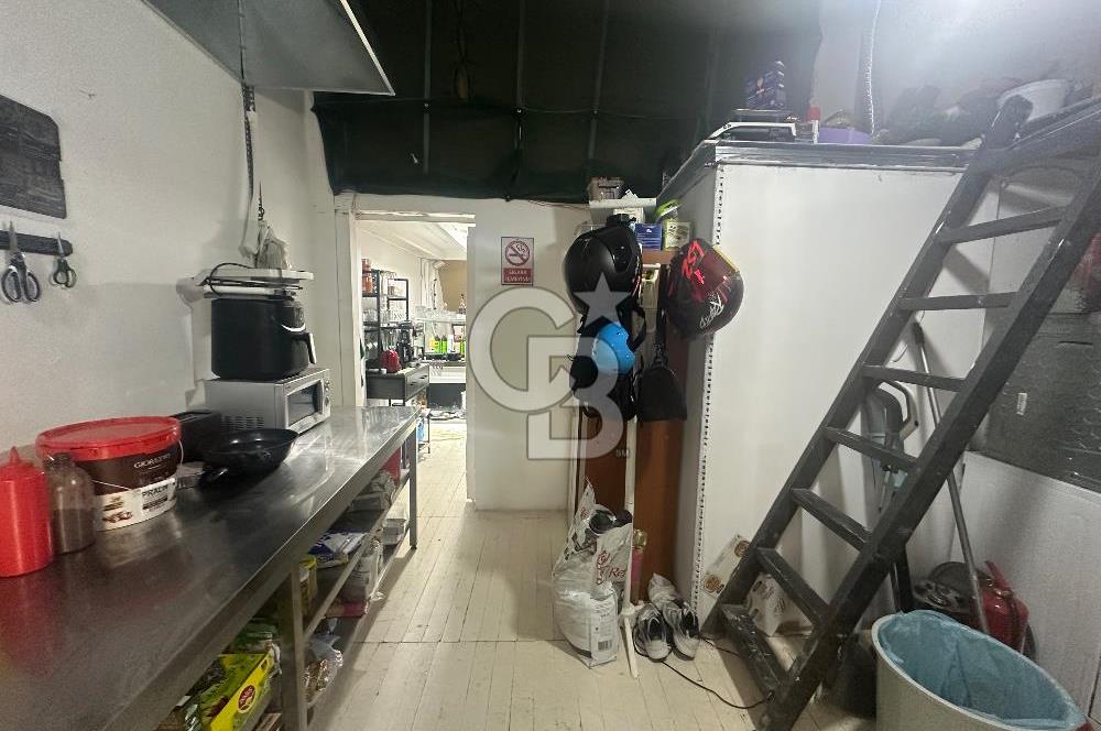 Yeldeğirmeni de Devren Kiralık Geniş Mutfaklı,Depolu,Kafe