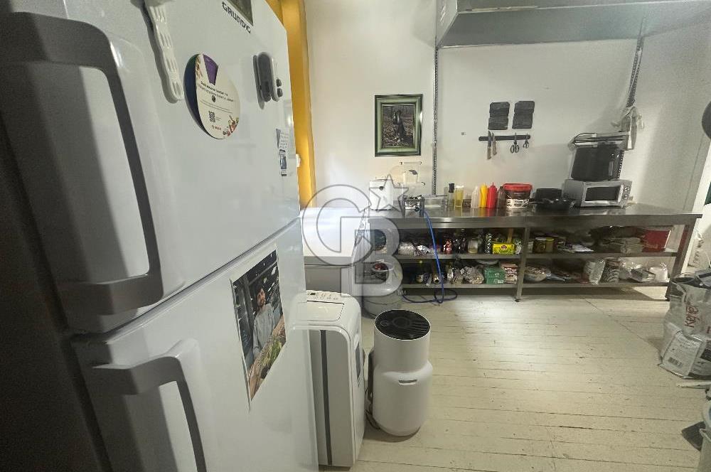 Yeldeğirmeni de Devren Kiralık Geniş Mutfaklı,Depolu,Kafe