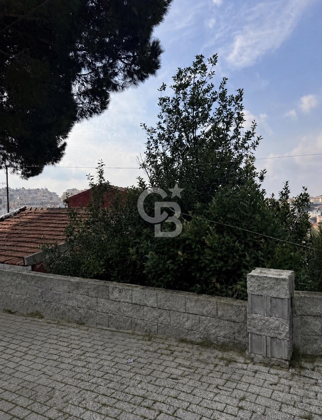 Kuzguncukta Satılık Deniz Manzaralı Yatırımlık Ada Parsel
