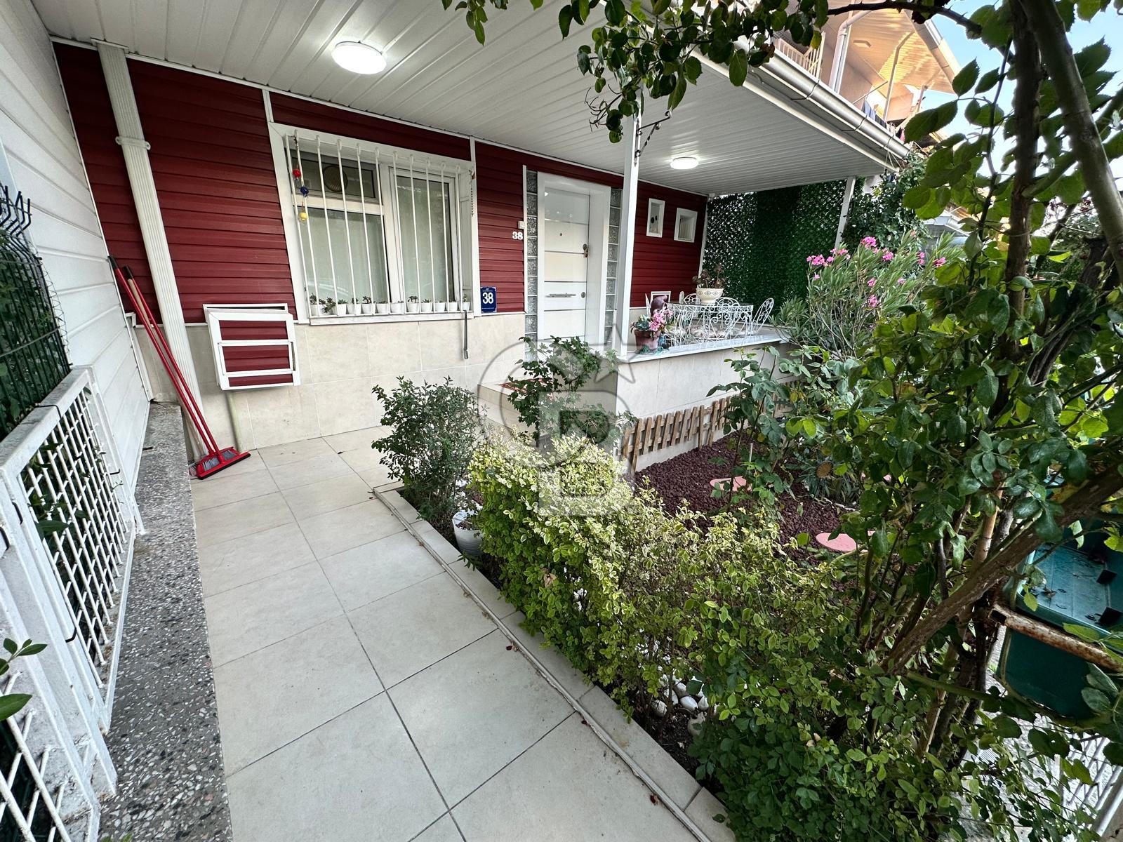 BATIKENT BARIŞ SİTESİNDE YAPILI SATILIK TRİBLEKS 6+1 VİLLA