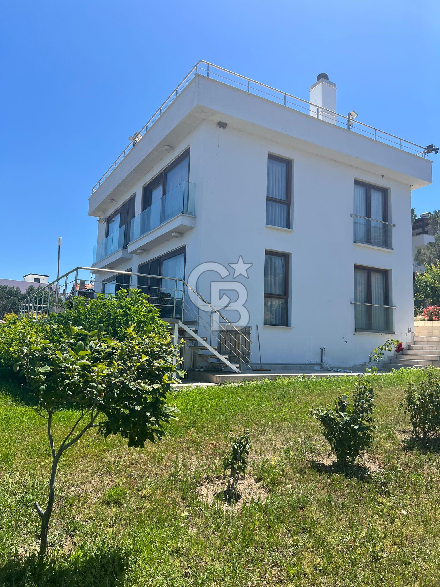 Babakale Aklimanda Denize Yakın 250 m2 Satılık Lüks Villa