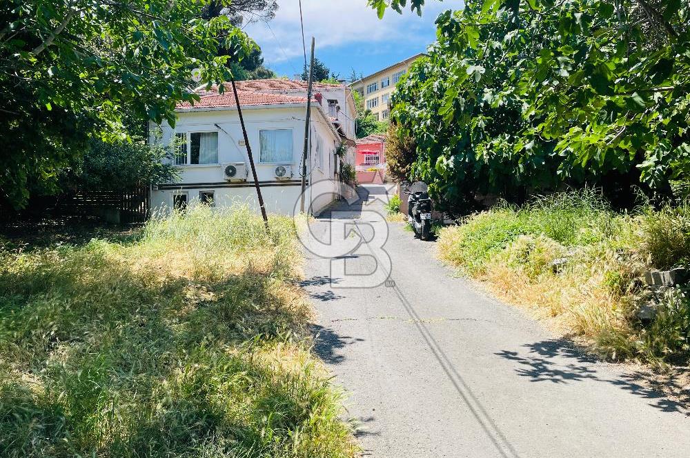 Rumeli Hisarında 2065 m2 Arsa İçinde Satılık 2 Katlı Müstakil Ev