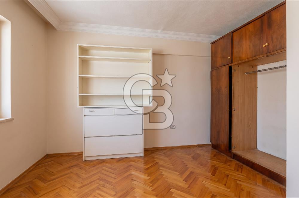 KARŞIYAKA'DA TERASLI DUBLEKS 5+1 KİRALIK DAİRE