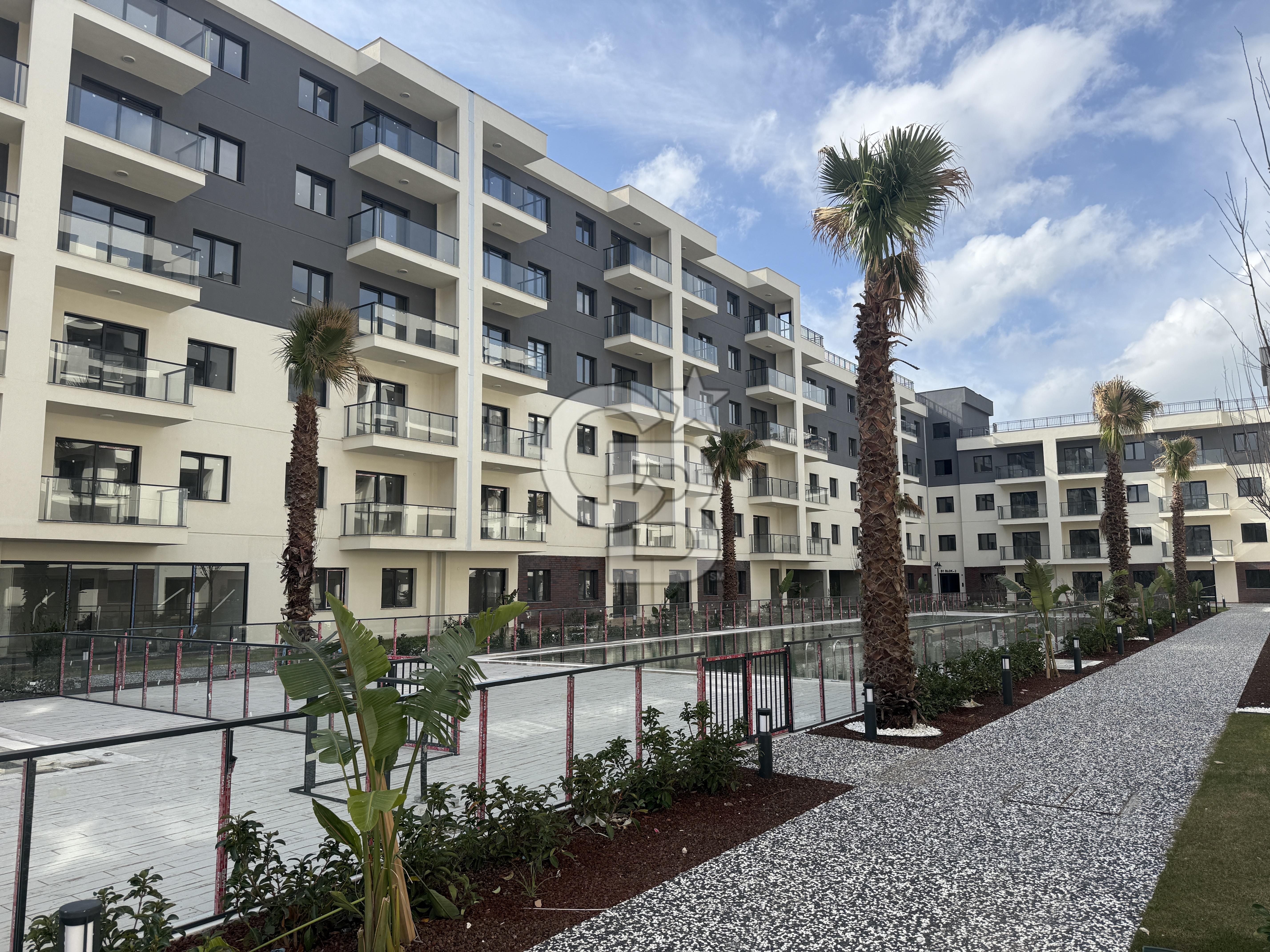 İZKA PARK YAŞAM ATLANTİS SİTESİNDE SATILIK HAVUZ CEPHE 1+1 DAİRE