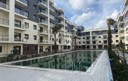 İZKA PARK YAŞAM ATLANTİS SİTESİNDE SATILIK HAVUZ CEPHE 1+1 DAİRE