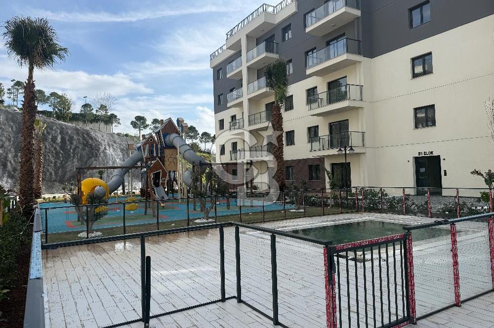 İZKA PARK YAŞAM ATLANTİS SİTESİNDE SATILIK HAVUZ CEPHE 1+1 DAİRE