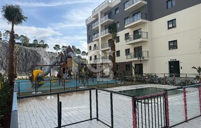 İZKA PARK YAŞAM ATLANTİS SİTESİNDE SATILIK HAVUZ CEPHE 1+1 DAİRE